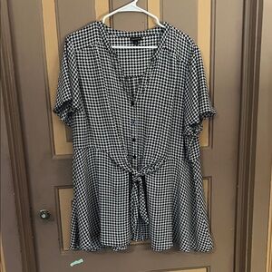 Torrid Monochrome Houndstooth Top